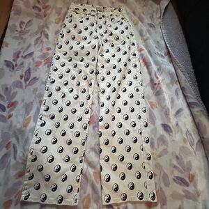 Rue21 White Pants with Black Yin Yang Print Trim